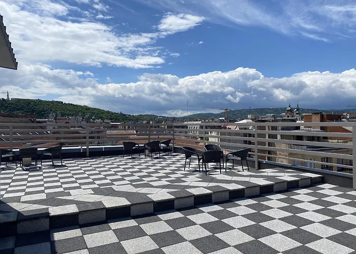 Downtown House Orange 4*