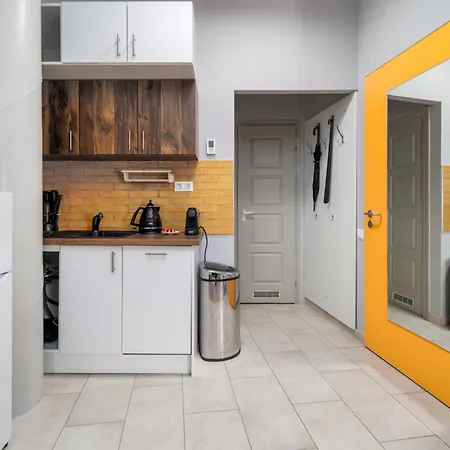 Downtown House Orange 4*